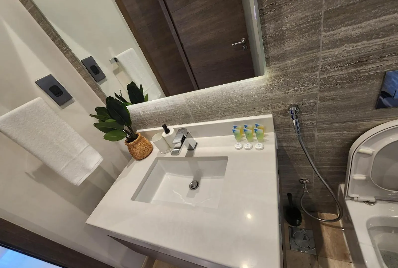 Dream Vacation Home Dubai Apartment